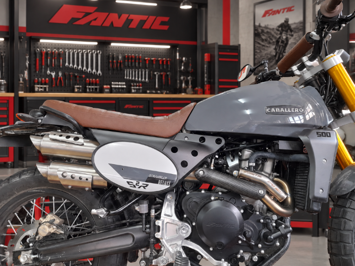 Collettore Racing Fantic by Arrow e paracalore in fibra di carbonio
